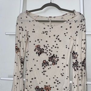 FREE PEOPLE - cream with black/red floral long slv